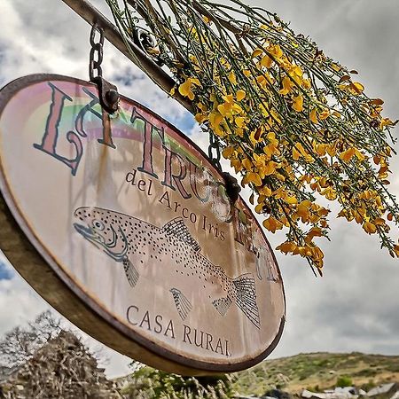 La Trucha Del Arco Iris Bed & Breakfast El Acebo de San Miguel Dış mekan fotoğraf