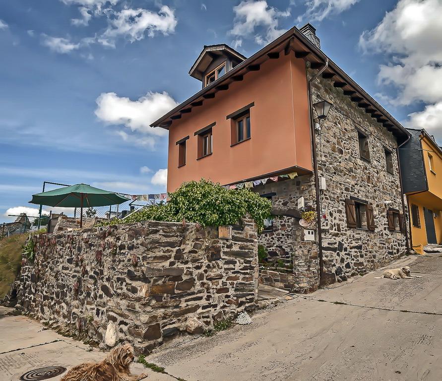 La Trucha Del Arco Iris Bed & Breakfast El Acebo de San Miguel Dış mekan fotoğraf