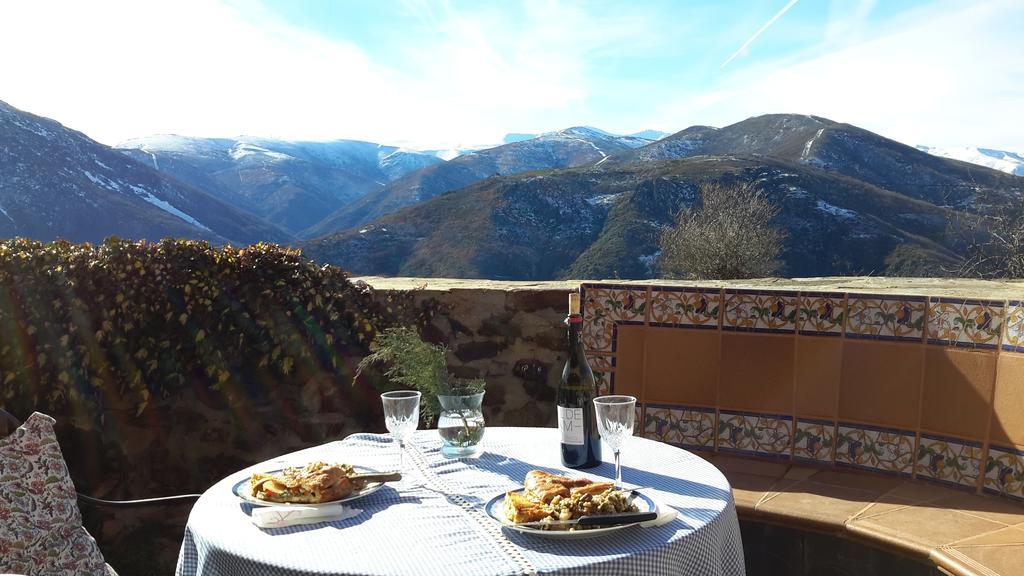 La Trucha Del Arco Iris Bed & Breakfast El Acebo de San Miguel Dış mekan fotoğraf
