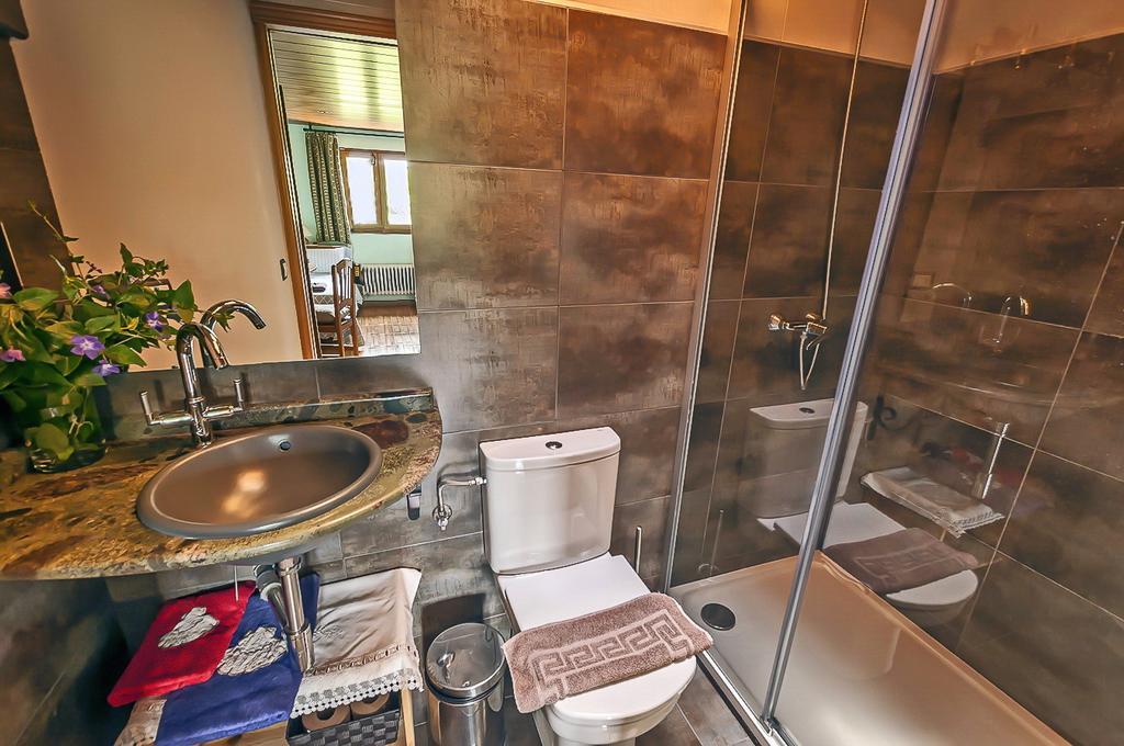 La Trucha Del Arco Iris Bed & Breakfast El Acebo de San Miguel Dış mekan fotoğraf