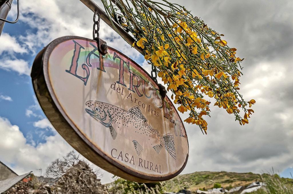 La Trucha Del Arco Iris Bed & Breakfast El Acebo de San Miguel Dış mekan fotoğraf