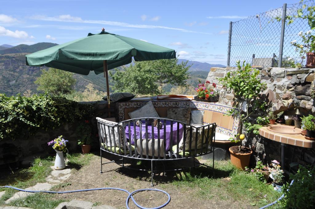 La Trucha Del Arco Iris Bed & Breakfast El Acebo de San Miguel Dış mekan fotoğraf